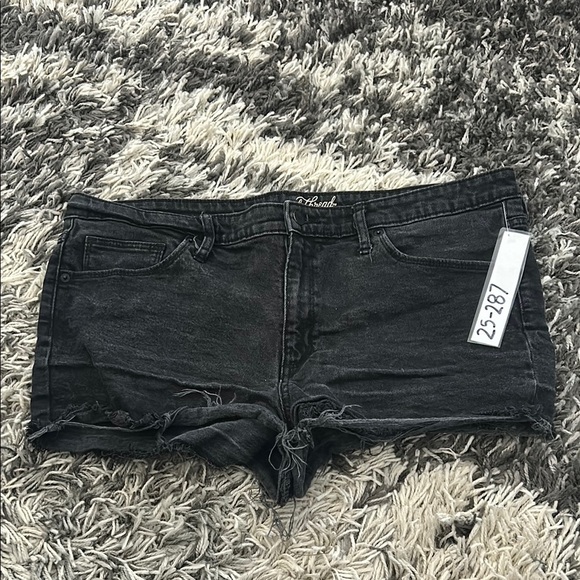 Universal Thread Black Jean Shorts Cut-Off Style - Picture 1 of 6